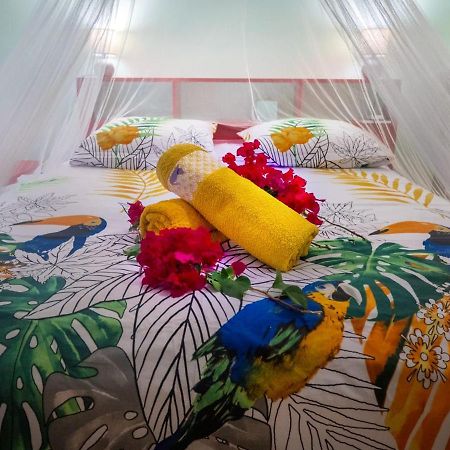 Studio La Belle Vue, vue mer, wifi, plage à 50m Le Moule Eksteriør bilde