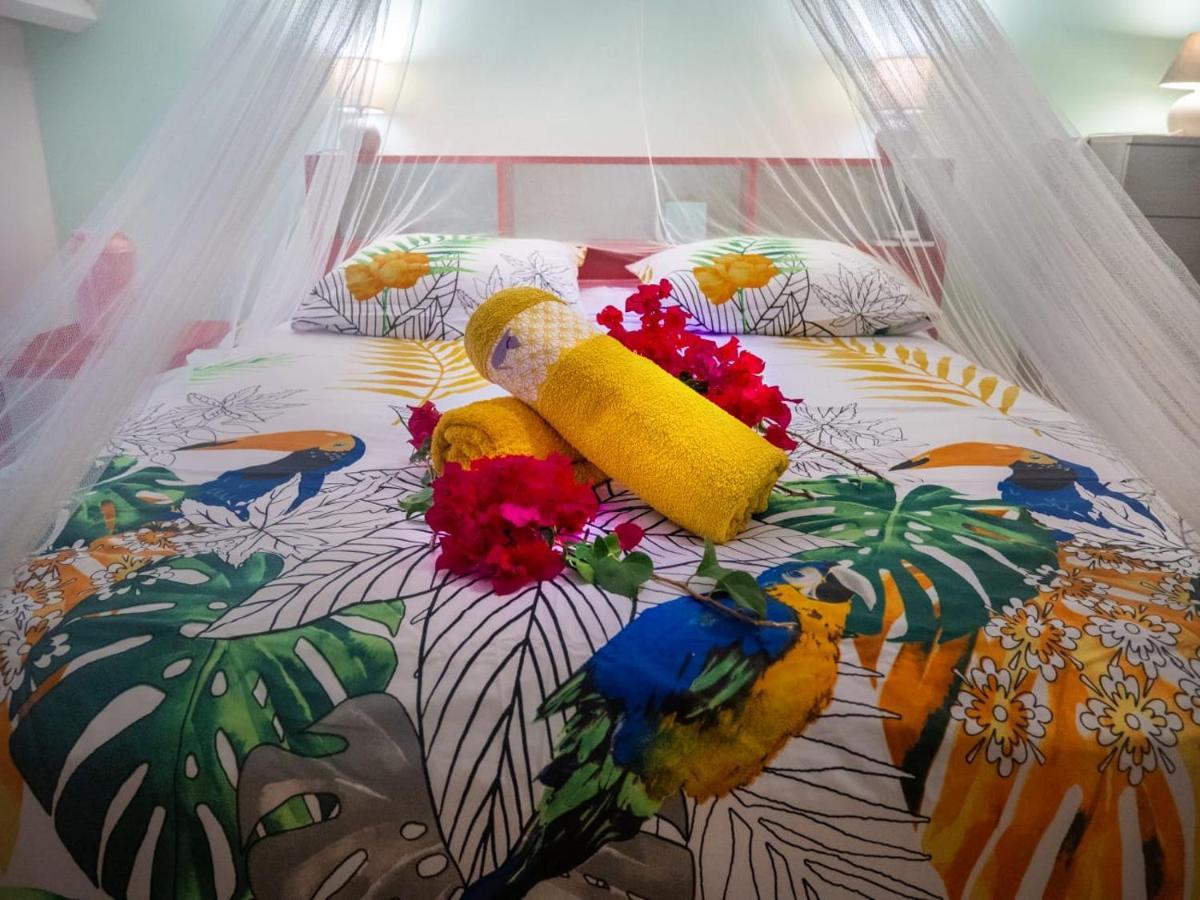 Studio La Belle Vue, vue mer, wifi, plage à 50m Le Moule Eksteriør bilde